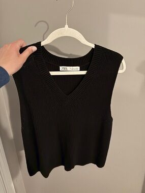 Zara Black Ribbed V-Neck Sleeveless Knit Top/ vest